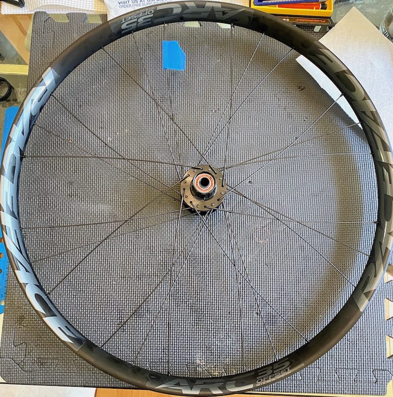 wheel lacing - both sides with 8 spokes each laced